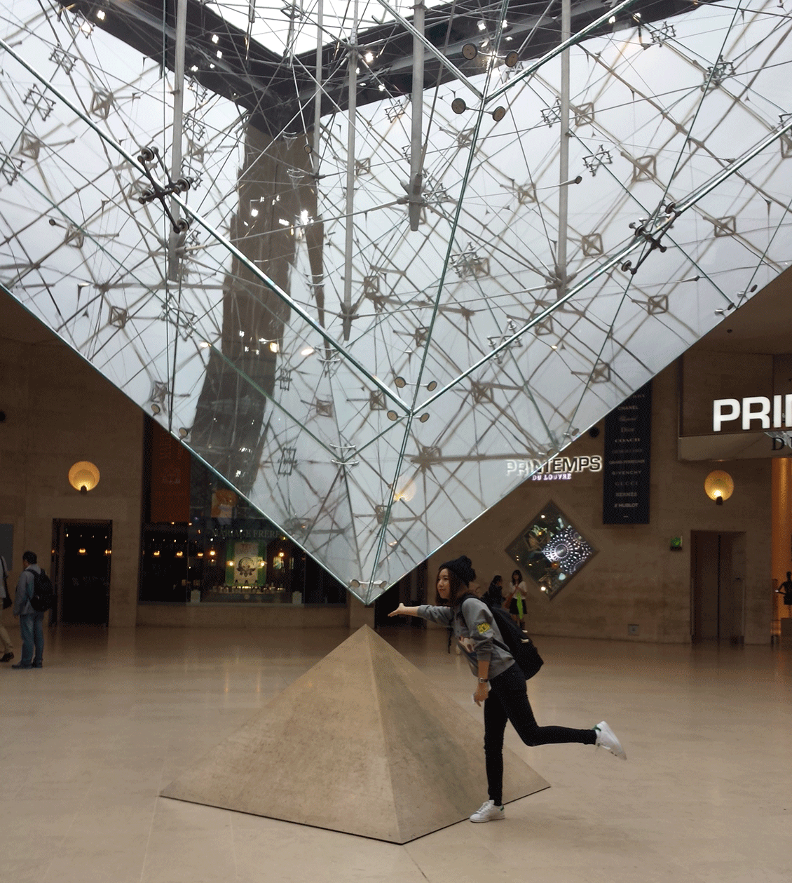 Piramide-invertida-Louvre menor
