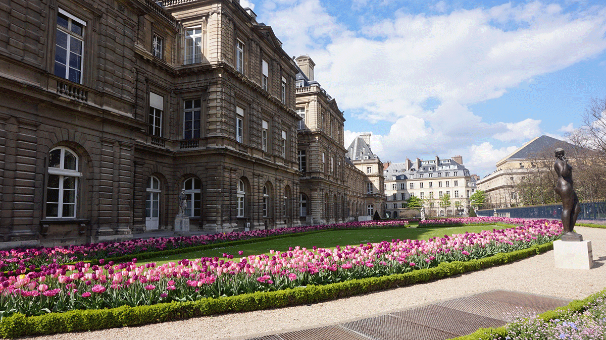 A sede do Senado francês que fica no Jardim de Luxemburgo em Paris 