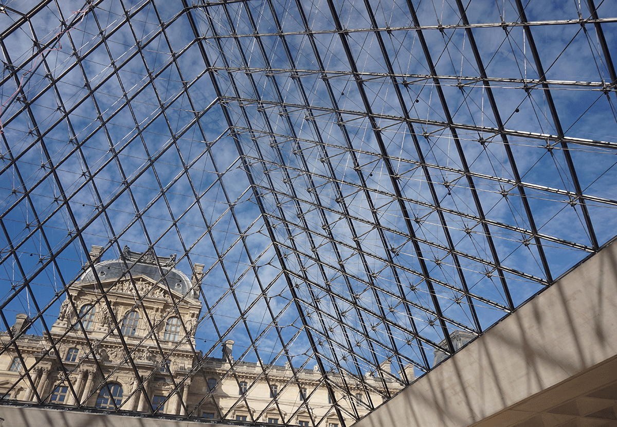 A Pirâmide do Louvre : ousadia contestada — BEM in Paris 