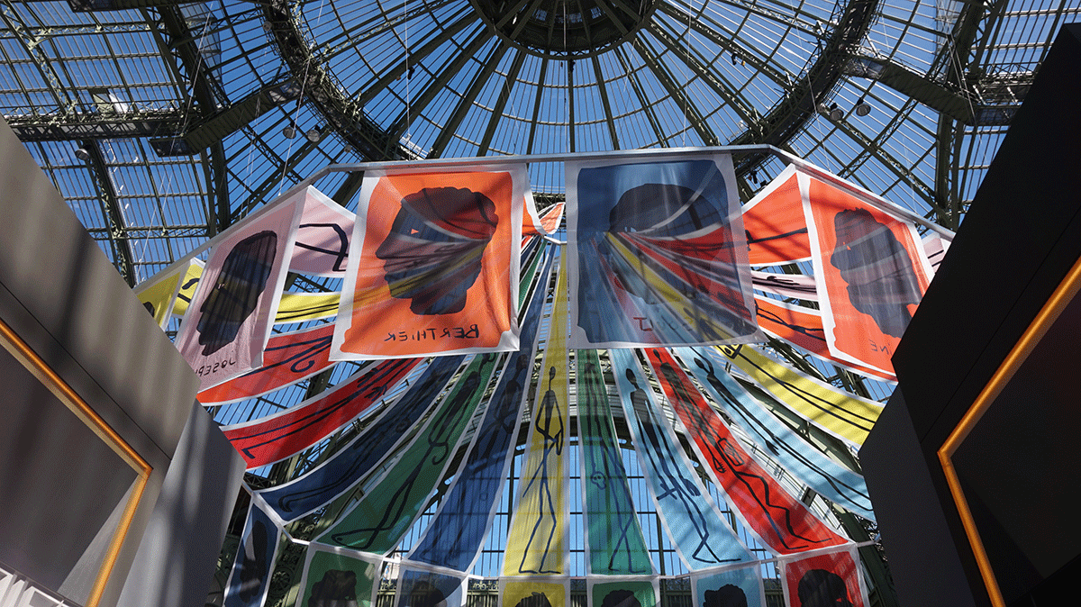 Tenda da instalação Napoleão na Bienal Paris 
