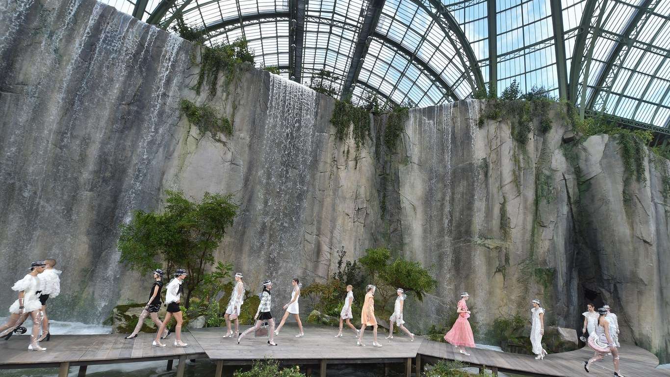 Morre em Paris Karl Lagerfeld 